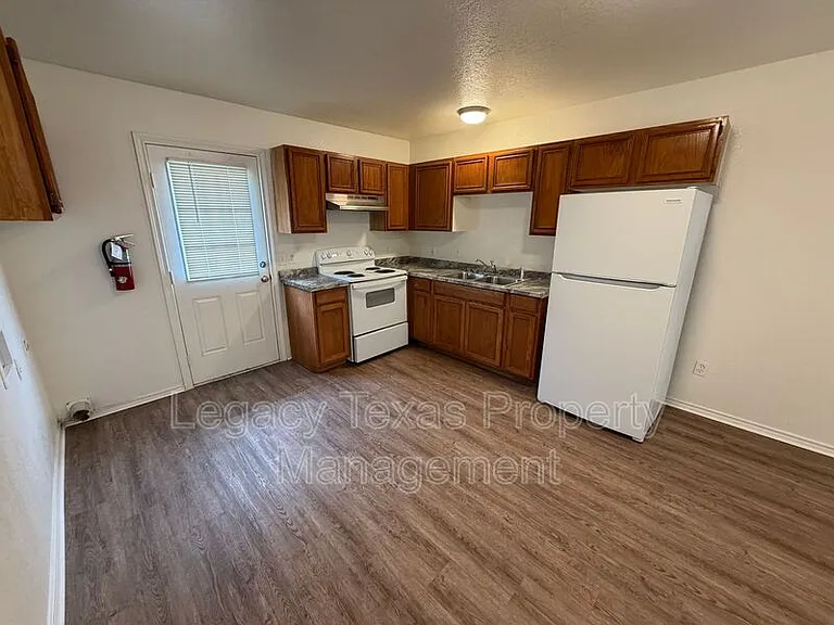 1718 Short St #D — Photo 3