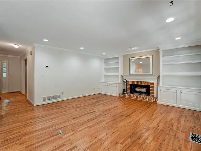 295 Oakmere Dr — Photo 14