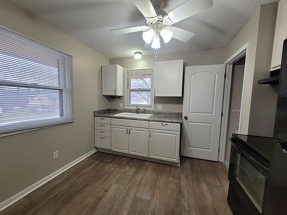 4th image of 4381-4385 Lexington Dr