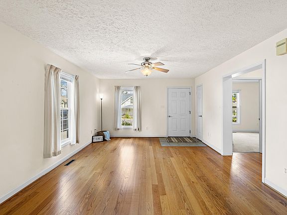 4th image of 210 Walker St