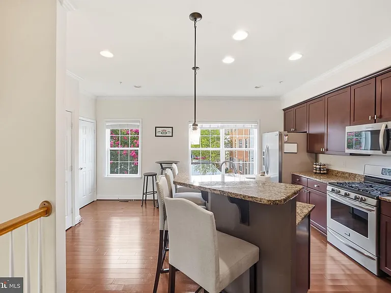 820 Ryan St — Photo 4