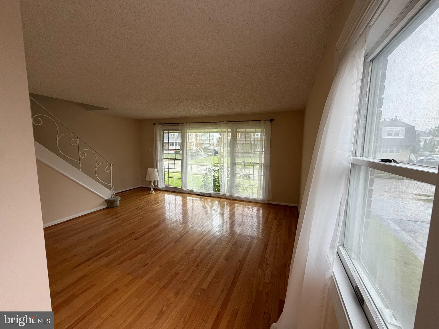 3 bed, 1.5 bath, 1726 sqft, $2,900 — Photo 2