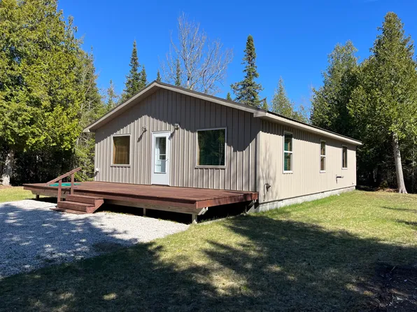 N6106 Borgstrom Rd, Naubinway, MI 49762
