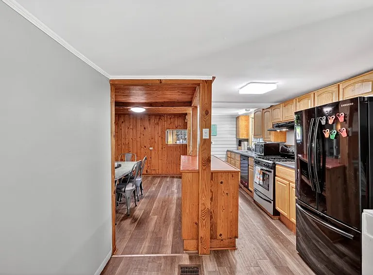 1455 E Broad St — Photo 17