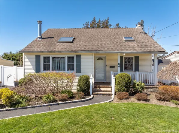 84 Rhoda Avenue, North Babylon, NY 11703