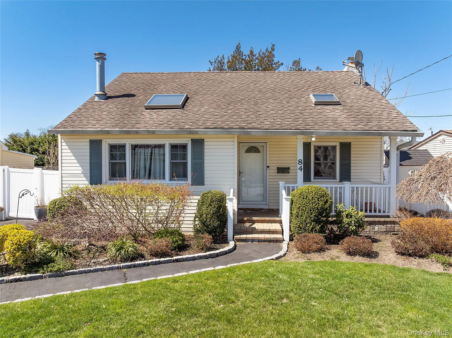 84 Rhoda Avenue photo 1
