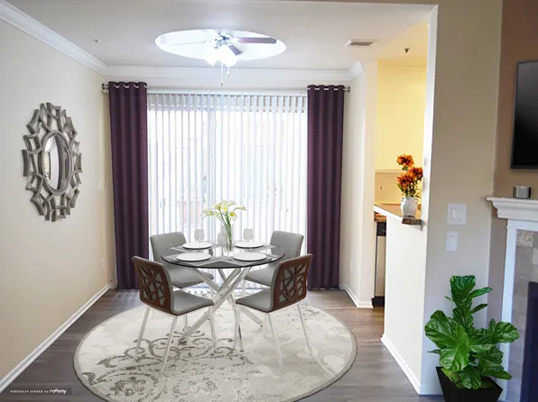 Warner Courtyard Apartments