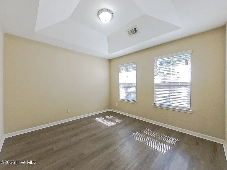 2710 York Ct — Photo 13