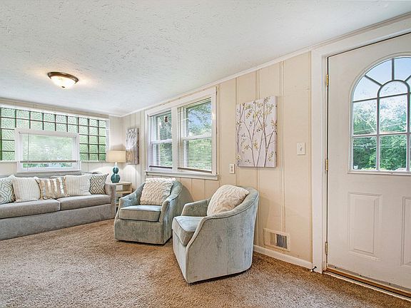3rd image of 26427 Evans Dr