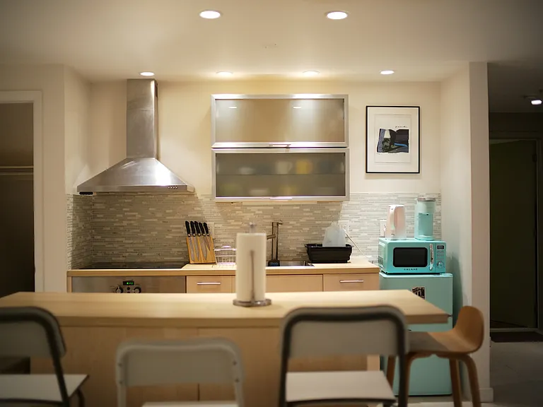 9 Manhattan Pl — Photo 24