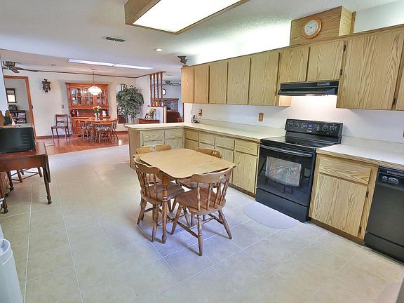2nd image of 523 Sandy Oaks Blvd
