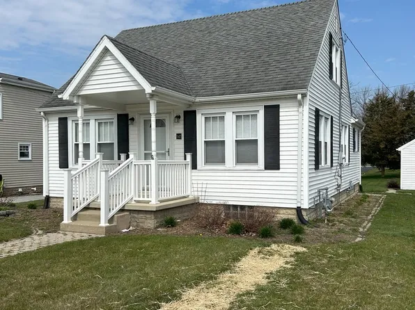 547 Penfield St, Beecher, IL 60401
