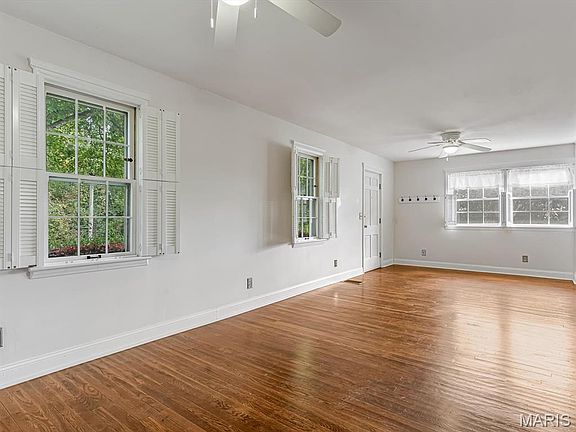 5th image of 943 Sugarloaf Hill Rd