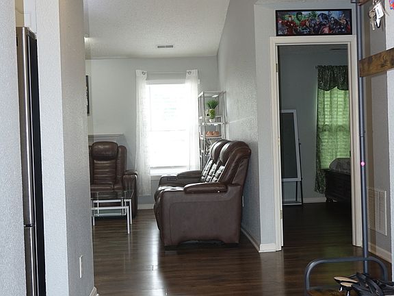 4th image of 8107 Garden Ridge Rd