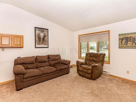 2nd image of 712 14th Ave W