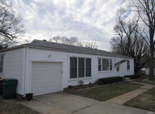 708 Science Hill Dr, Saint Louis, MO 63137