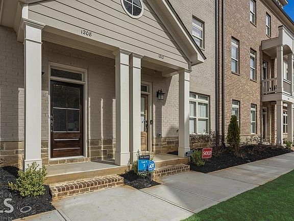 2nd image of 1208 Stone Castle Cir SE