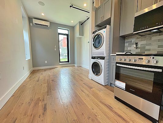 2nd image of 216 Madison St #2G