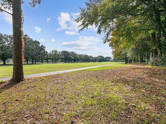 3rd image of 2126 Golfview Dr