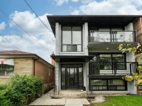 31 Wesley St #1, Toronto, ON M8Y 2W5