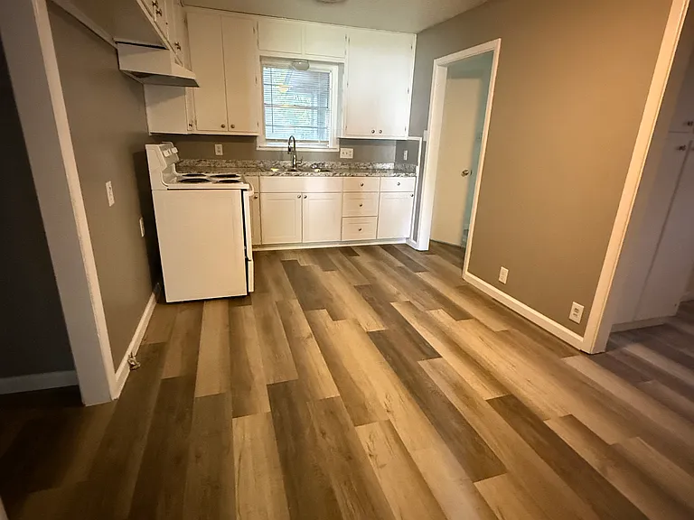 2028 Glenda Ave — Photo 2