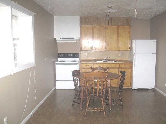 2nd image of 117 N Hundley Dr