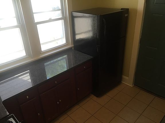 5th image of 424 Woodlawn Ave