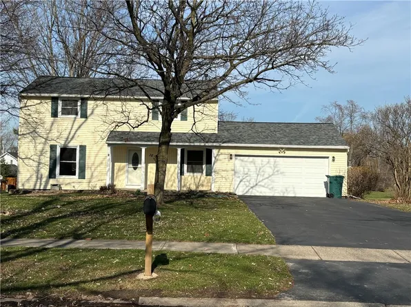 10 Rolling Meadow Dr N, Hilton, NY 14468