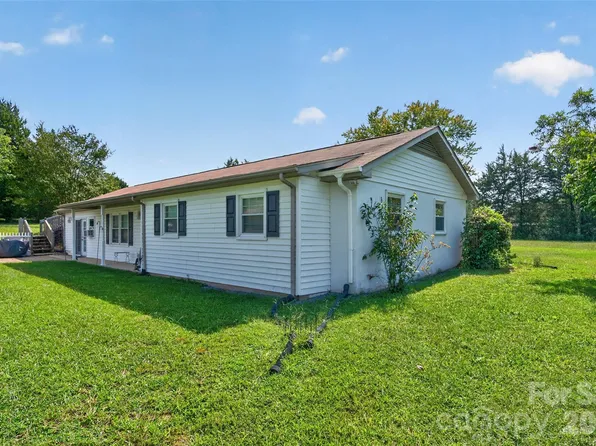 201 Cedarcrest Dr, Mooresville, NC 28115