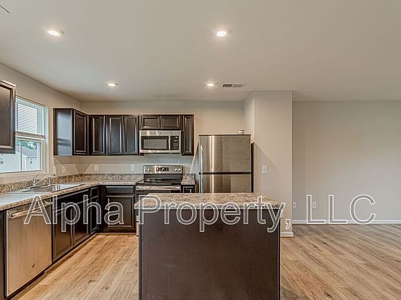 4th image of 10 Torrington Dr