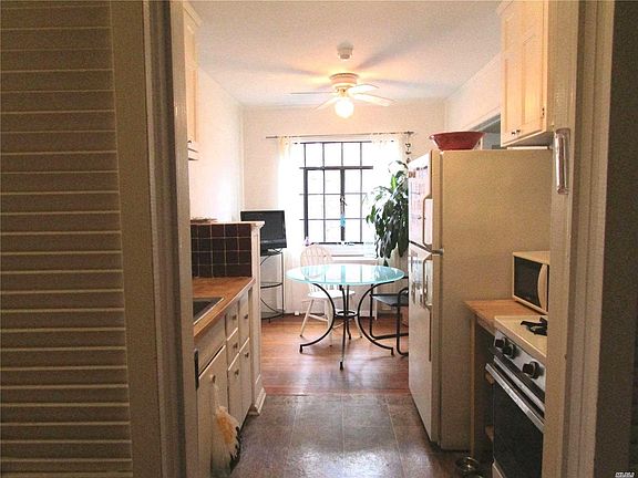 5th image of 24215 Church St
