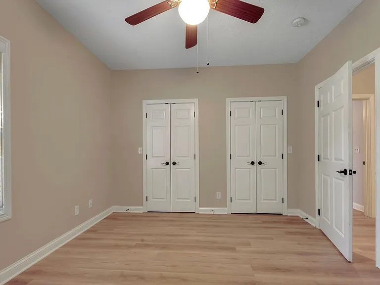 807 E Main St — Photo 18