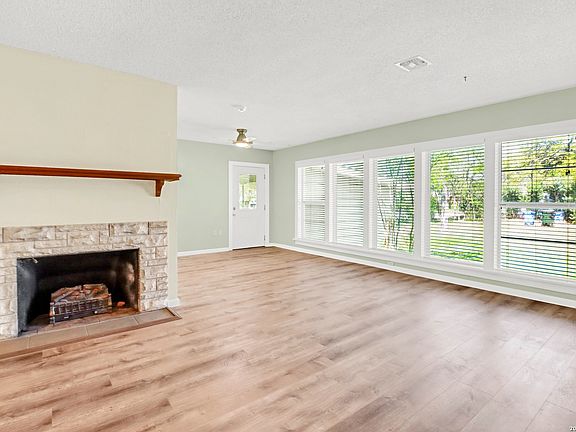 4th image of 1052 E Humphreys