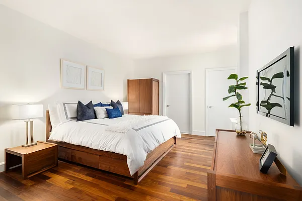 Sold by Compass | media 8