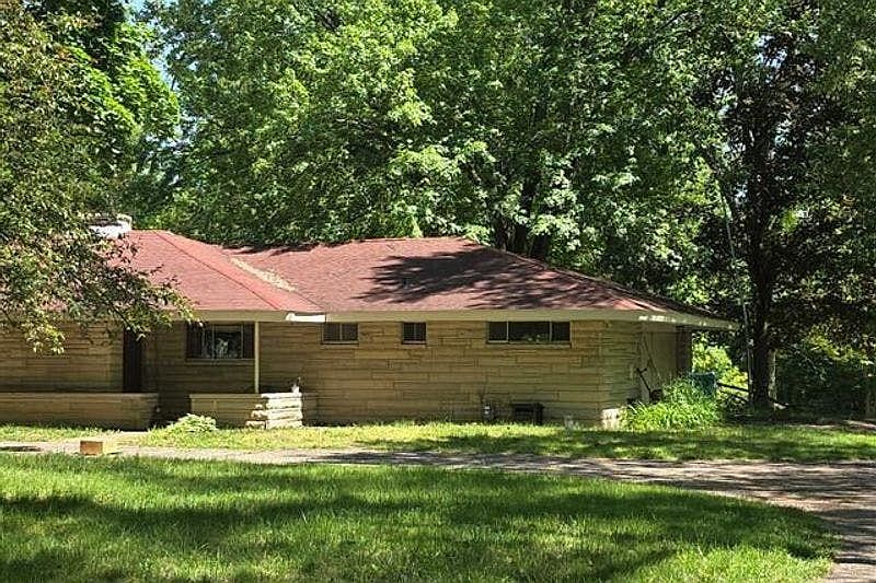2nd image of 228 Susan Dr
