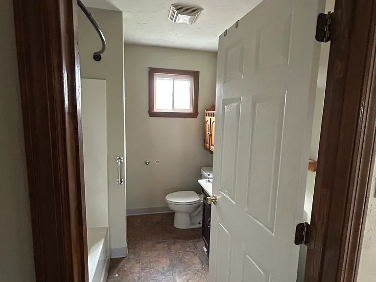 315 W Miller Ave — Photo 4
