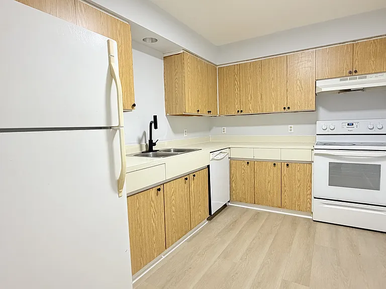 10 Pearl St W #106 — Photo 8