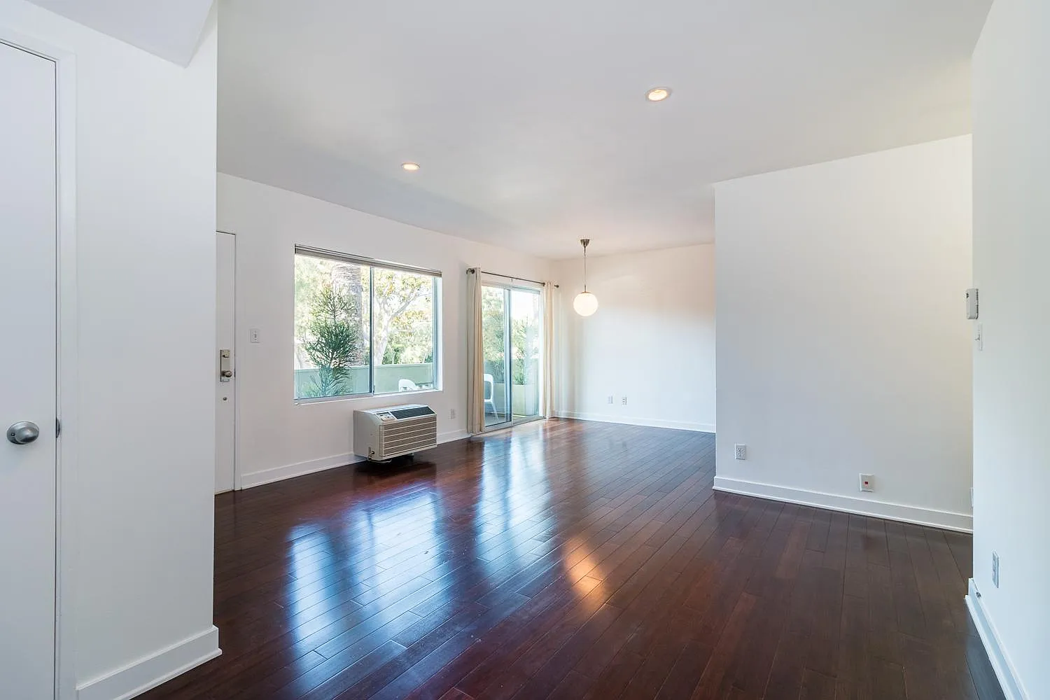 1 bed, 715 sqft, $2,800 — Photo 1