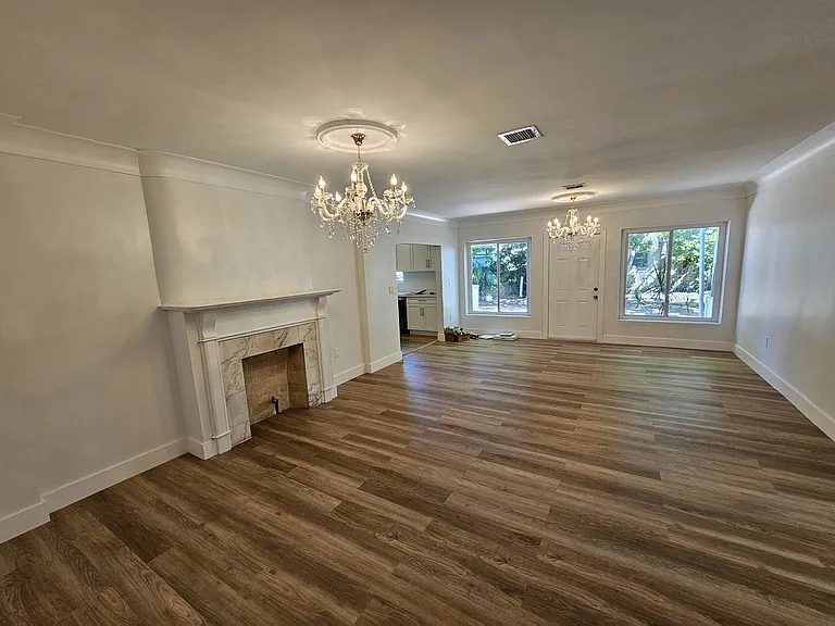 1915 Normandy Dr — Photo 2