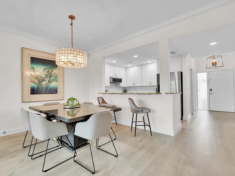 862 Hudson Ave #862 — Photo 15