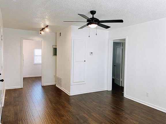 3rd image of 1722 N Lindsay Ave #5
