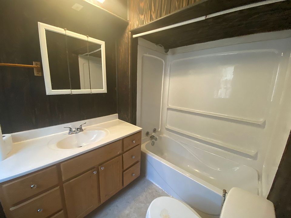 2nd image of 1044 Union Ave