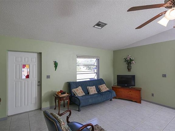 3rd image of 11059 Greenway Ave