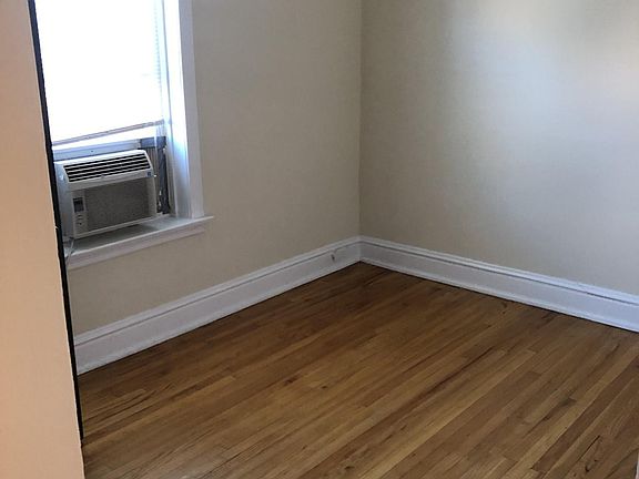 5th image of 3949 N Hoyne Ave