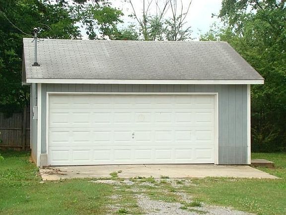 4th image of 319 Maplewood Dr