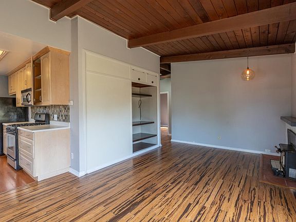 3rd image of 300 Milagra Dr