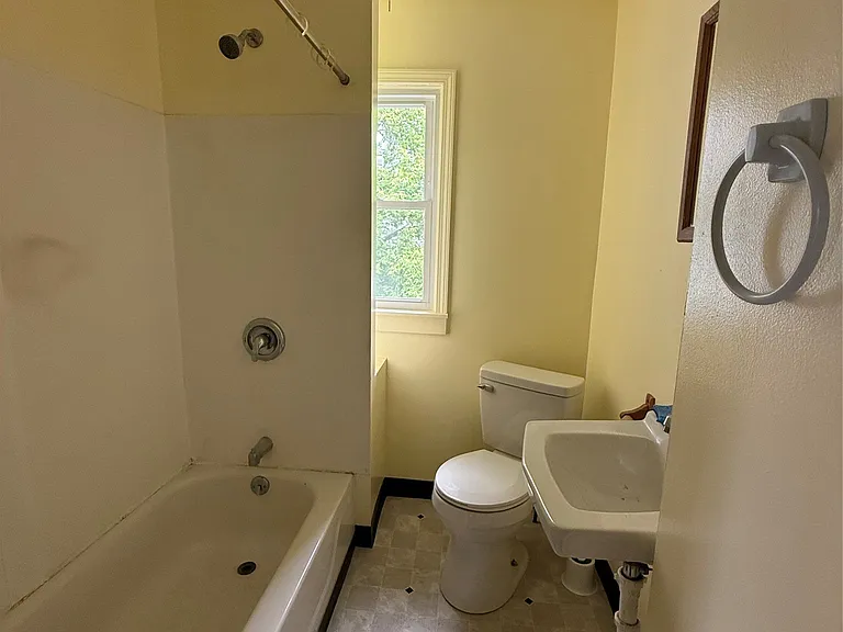 64 Louisa St — Photo 9