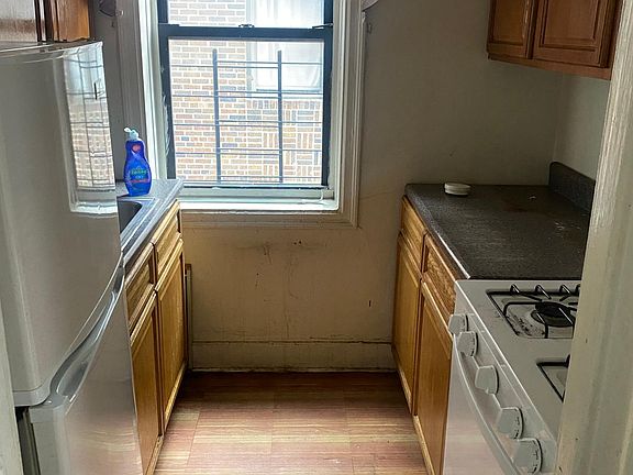 4th image of 30 Locust Hill Ave APT 6G
