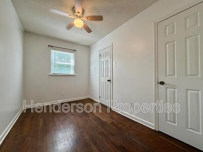 1014 1/2 S Church St — Photo 13