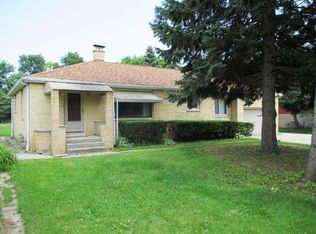 5040 S 68th St, Greenfield, WI 53220
